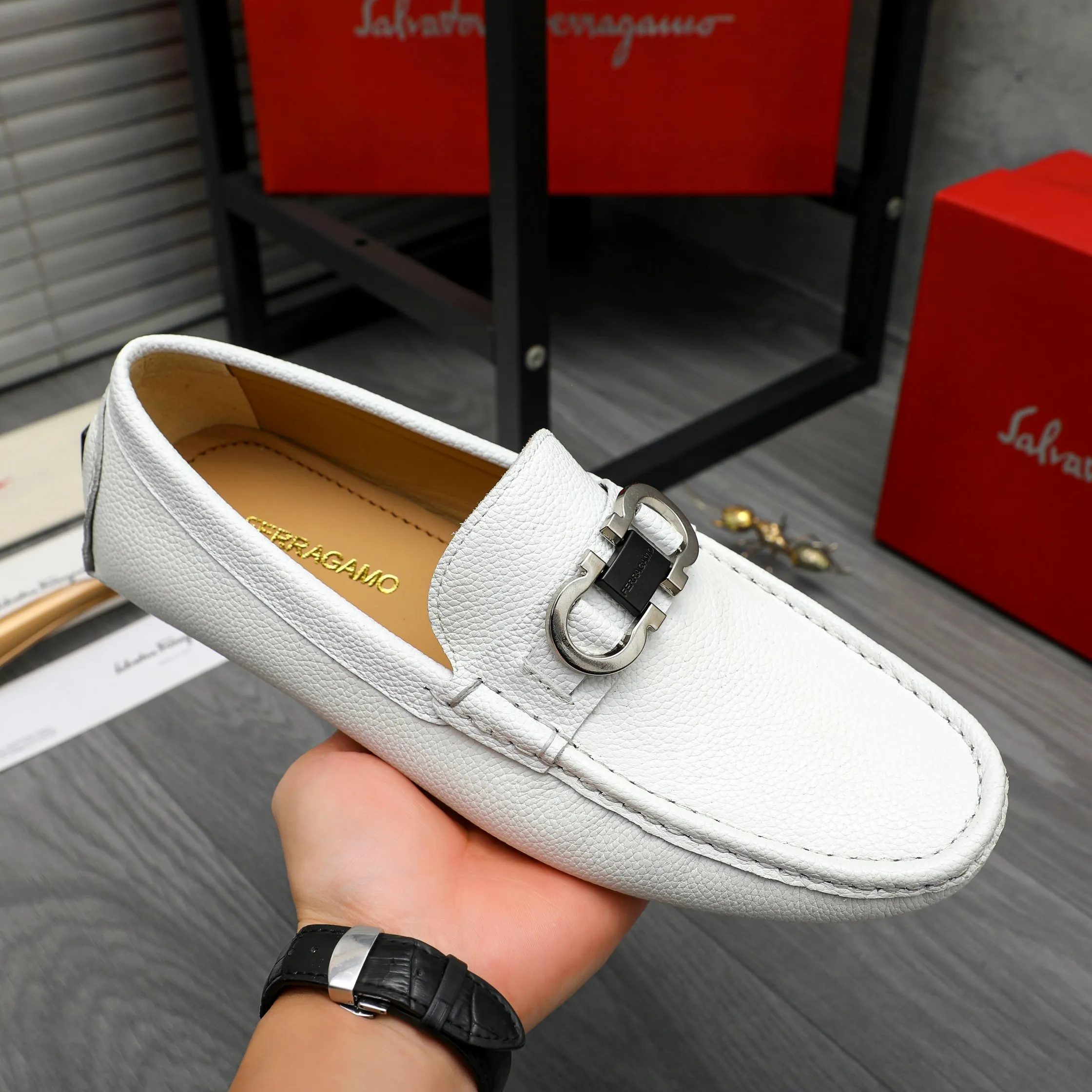 Men's shoes 💰p420 Product trademark: Ferragamo " Ferragamo ] Casual slip-on men's shoes Regular size: 38-44 Product materials: Selected pebbled cowhide upper, sheepskin lining, original rubber outsole